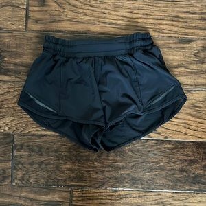 Black Lulu Hotty Hot Shorts Size 4 (fits more like size 2)